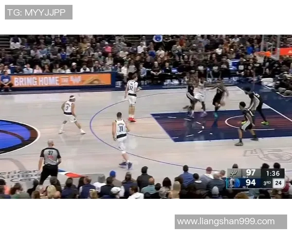 马刺与勇士2017季后赛第三场精彩对决回顾与分析